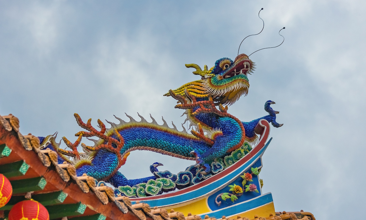 Chinesischer Drache auf einem Dach