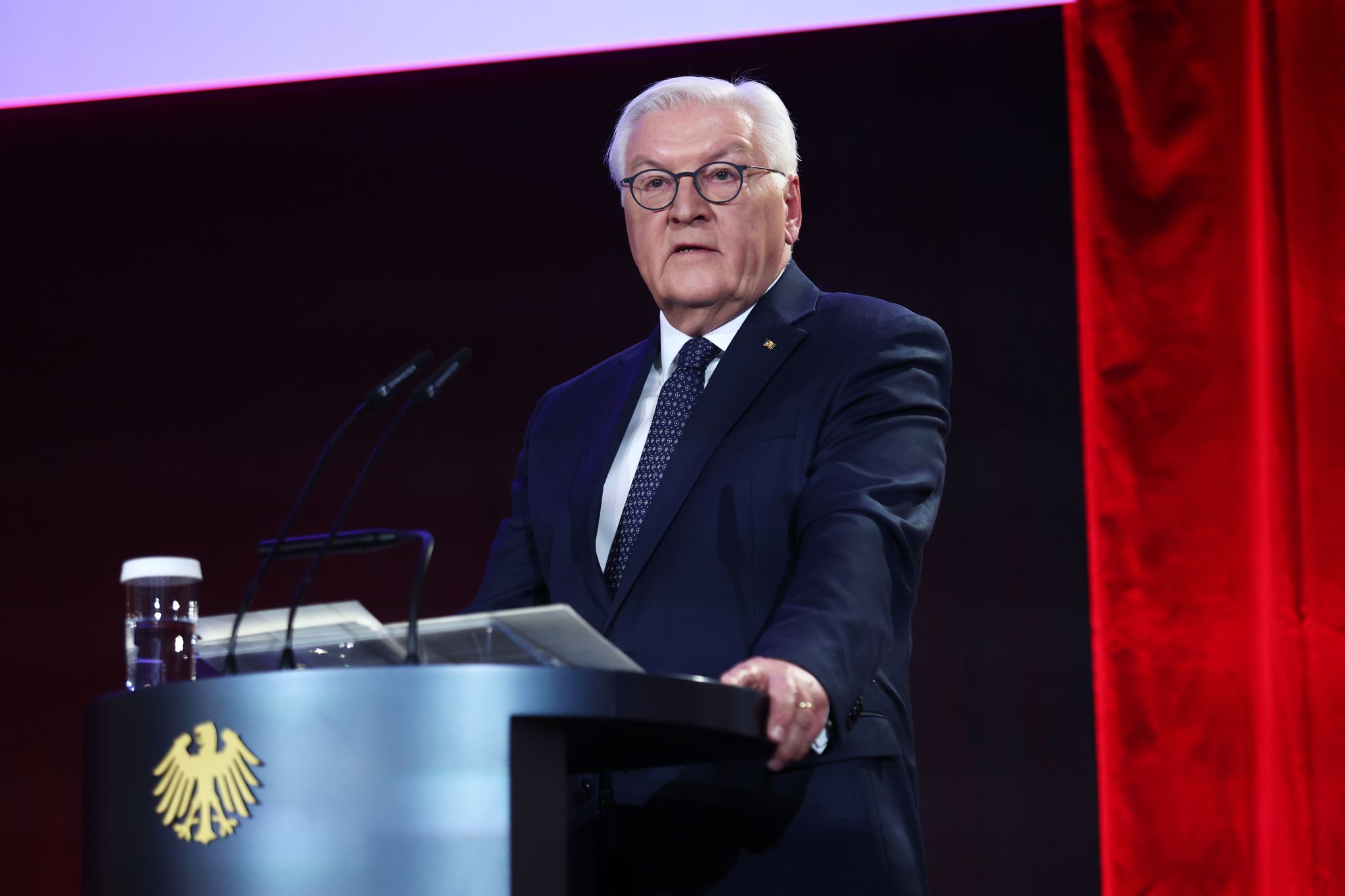 Steinmeier: Demokratie so bedroht wie seit Jahrzehnten nicht | The Pioneer