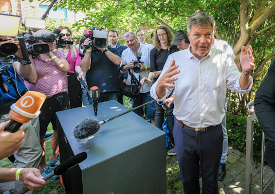 Robert Habeck der schlechte Gärtner The Pioneer