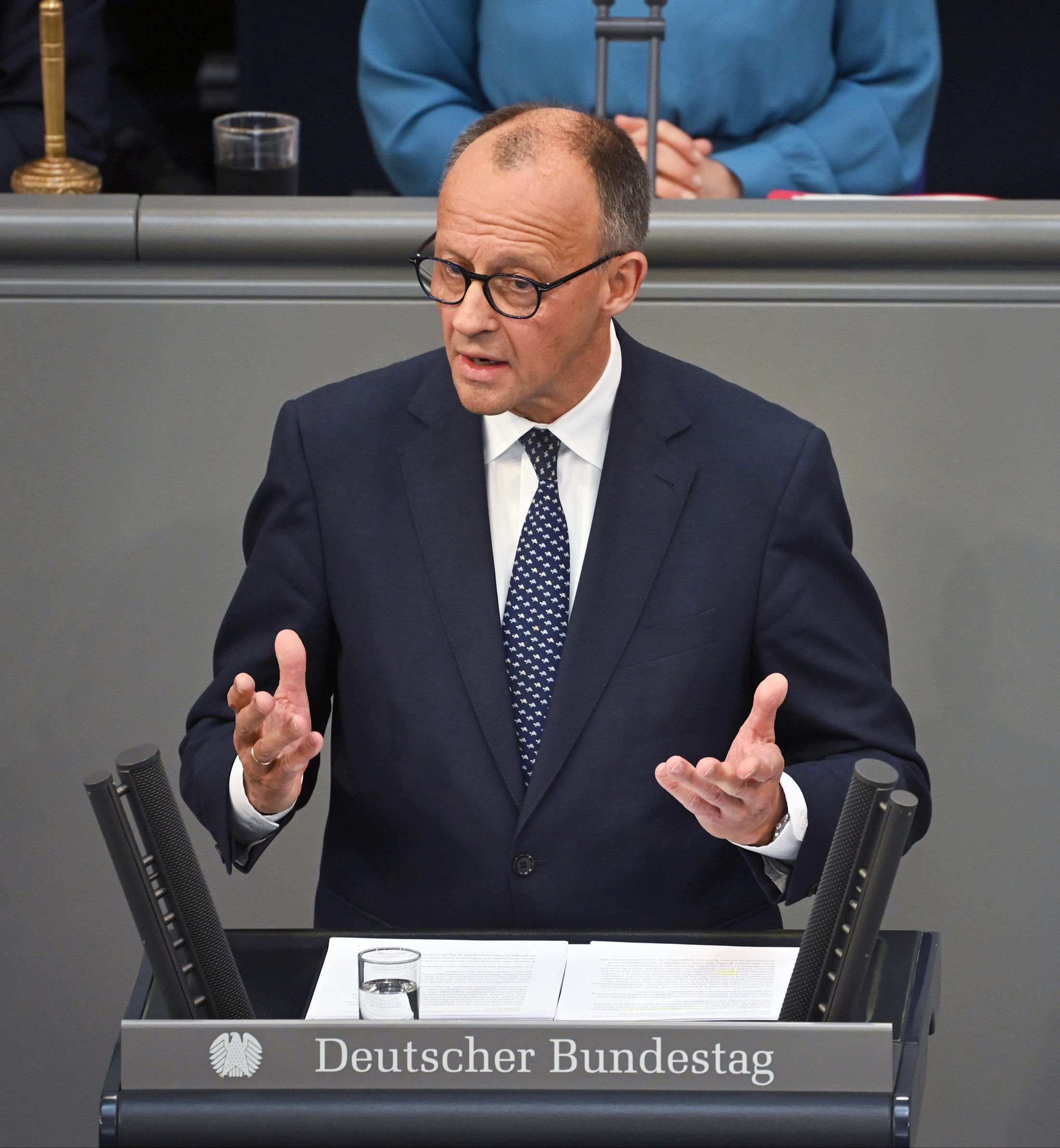 Bundestag: Merz trifft Doppelgänger | The Pioneer