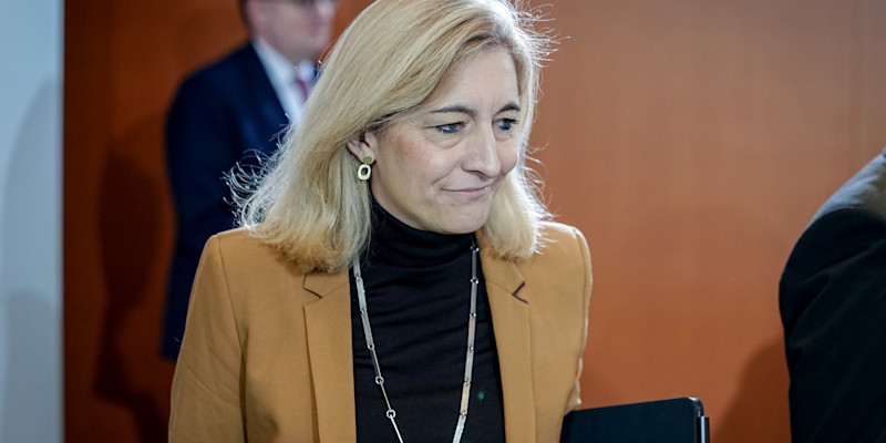 Gesundheitsministerin Warken: Die Kritik wächst | The Pioneer