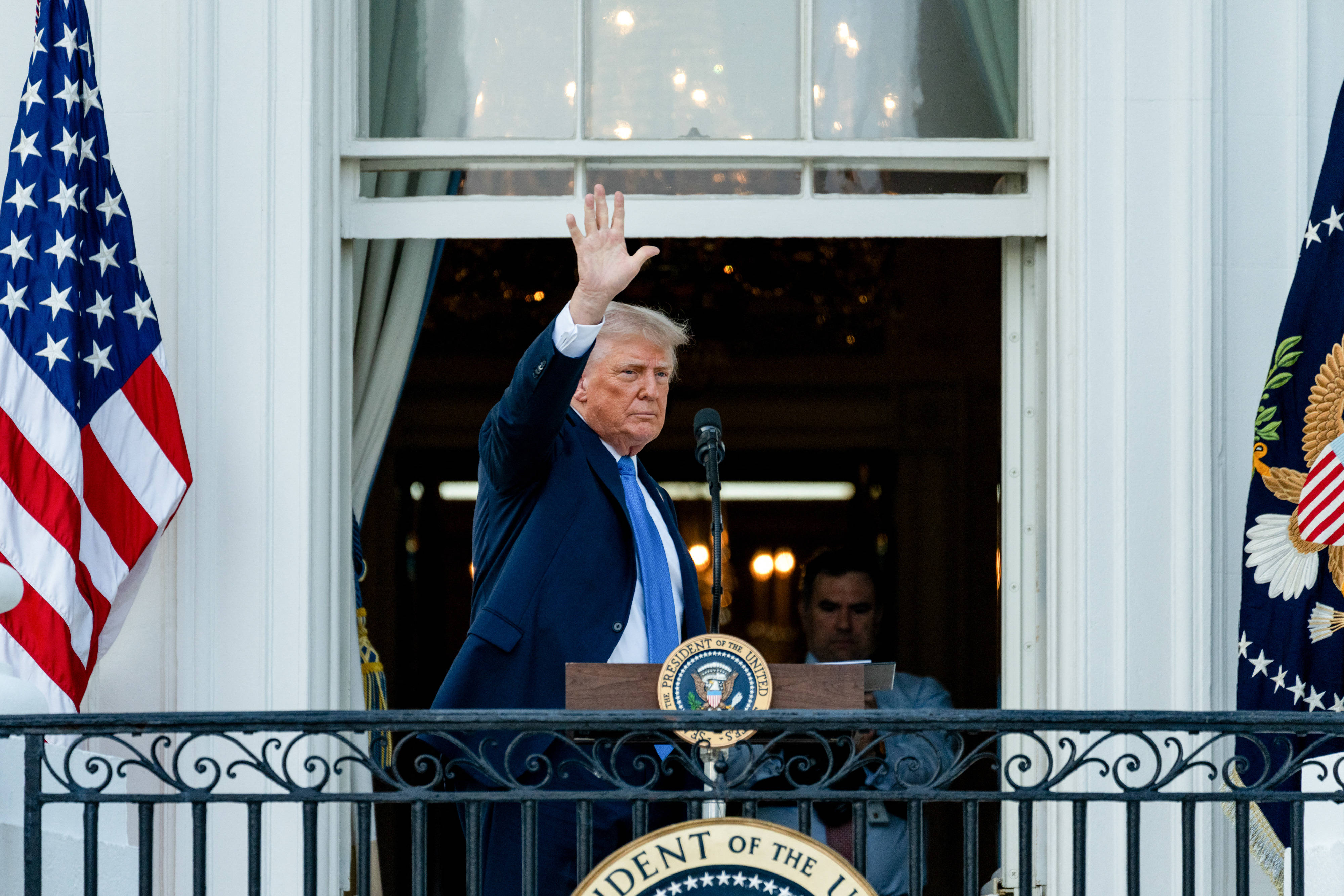 Donald Trump auf dem Balkon des Weißen Hauses